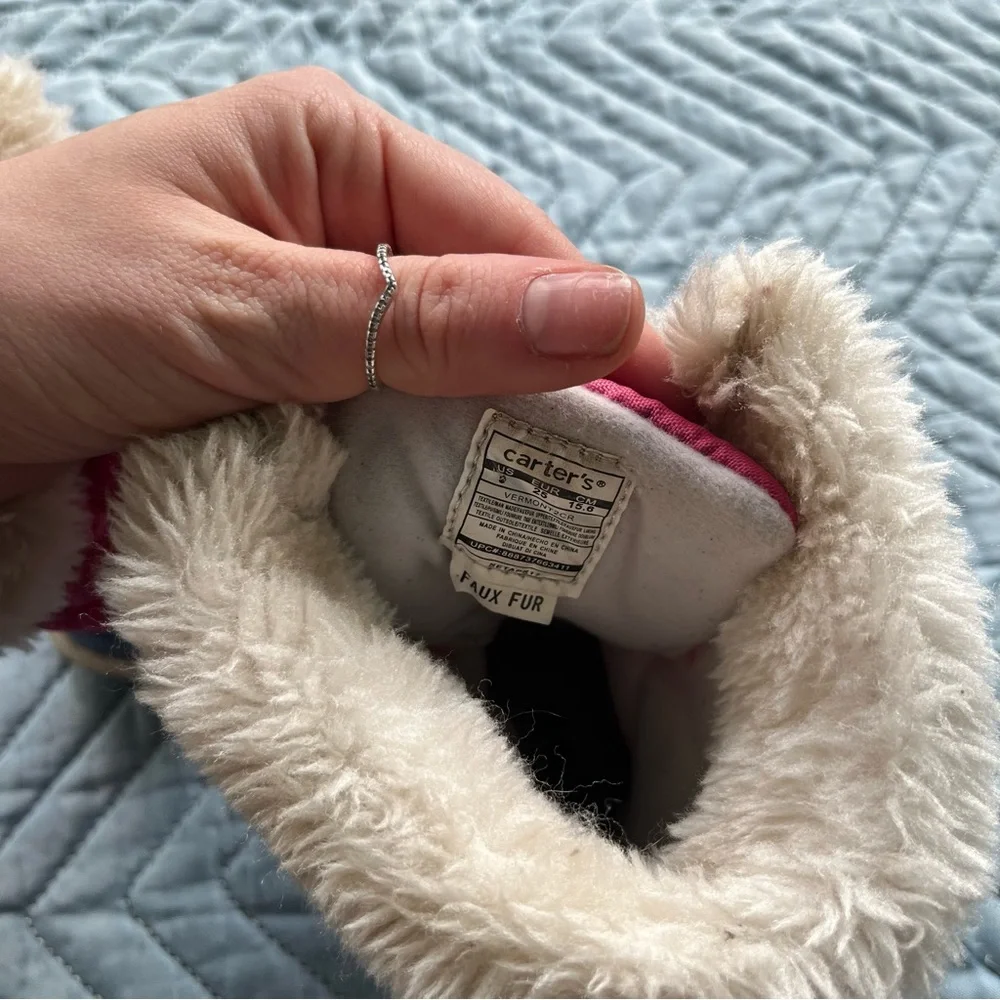 Girls carters snow boots size 9